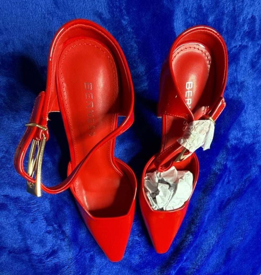 Berness Cesar Red Patent Pointed Toe Stiletto Heels Size 7